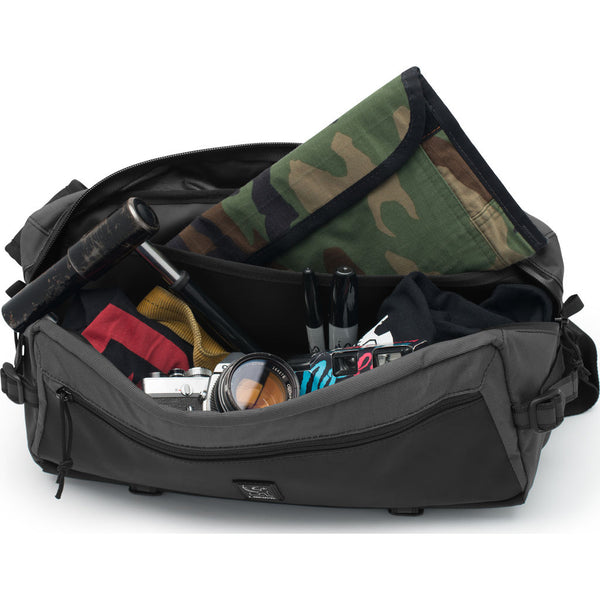 Chrome Kadet Welterweight Messenger Bag | Charcoal Black BG-223